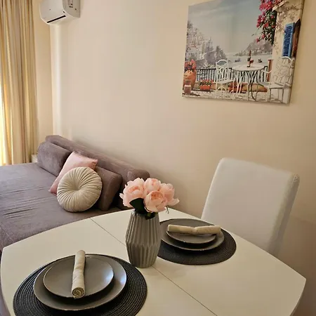 Apartment Near The Sea With Parking Primorsko