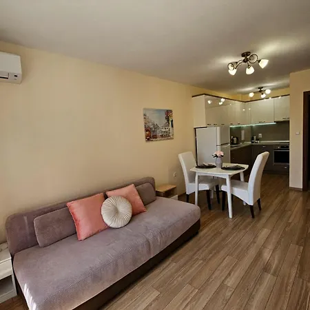 Apartman Near The Sea With Parking Primorszko