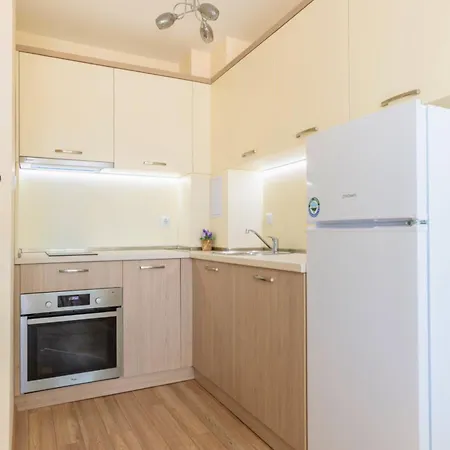 Apartment Near The Sea With Parking Primorsko